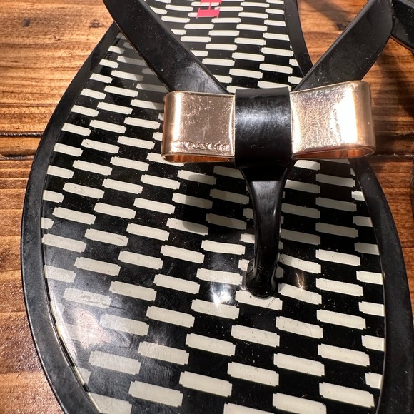 COACH Landon Black Jelly Flip Flop Sandals with Gold Bow sz: 8B - Picture 8 of 9
